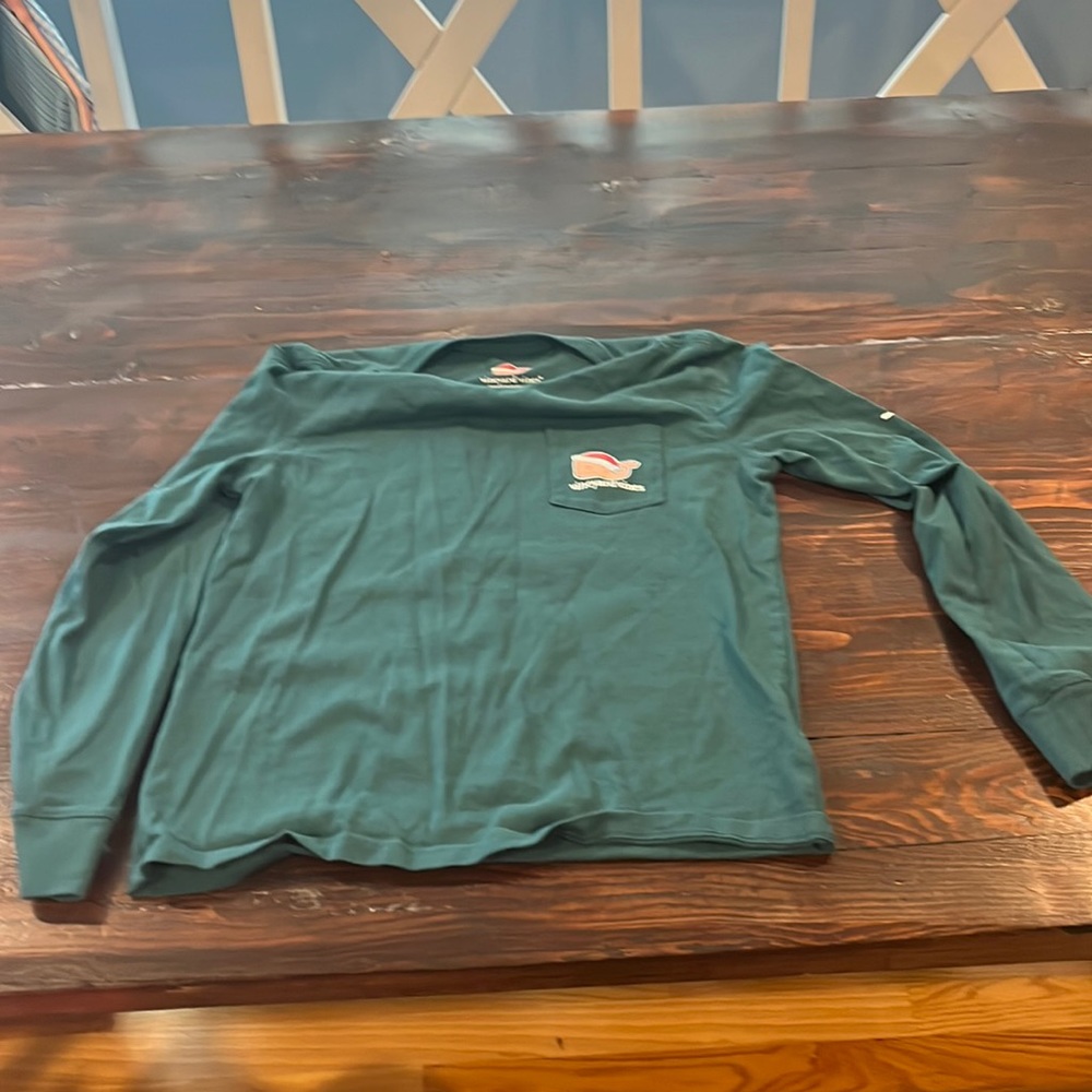 Vineyard vines Christmas whale T-shirt girls, size small, 7–8